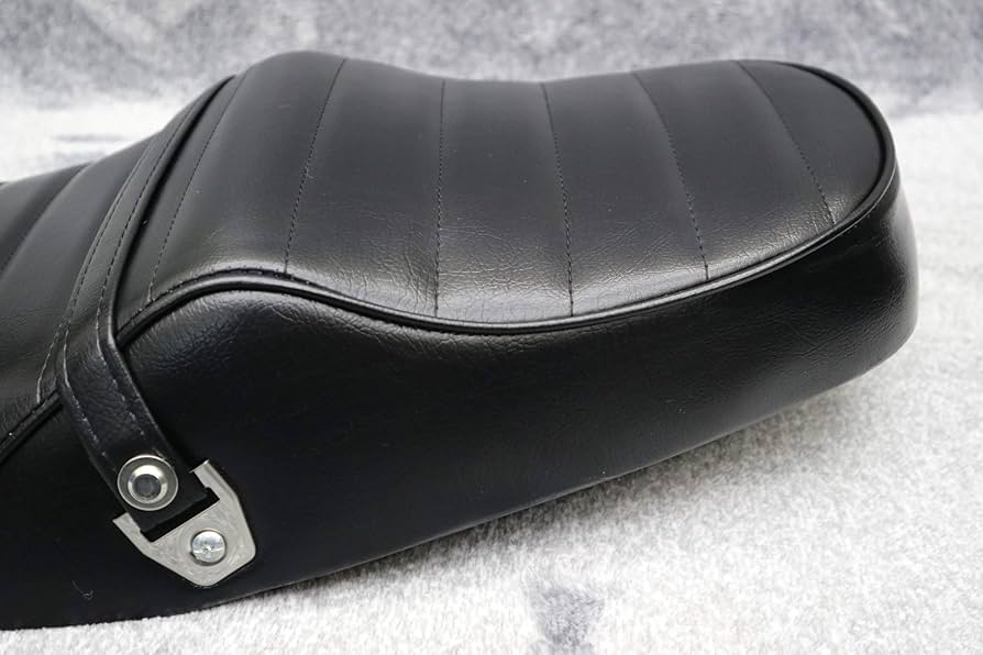 y*y様 NC36 新あんこ 鋲打ち 黒皮 タックロールシート/CB400fou Amazon | 新CB400F NC36 シート 変形 黒皮 鋲打ち